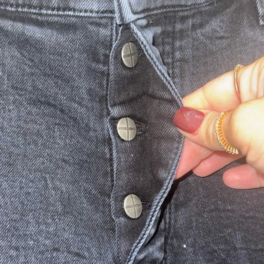 Ksubi. Chitch Dusk Black Raw Hem CroppedJeans. Size 36. 26 inseam.